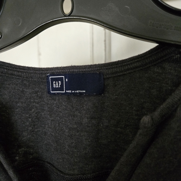 GAP Henley T-shirt - Picture 3 of 3